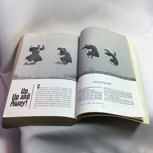 The Way: The Living Bible Illustrated Soft Cover 1976 - Picture 13 of 14